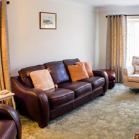 18 Sea View Close *
