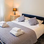 18 Sea View Close *